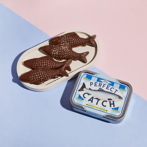 Perfect Catch Blue Tin - Milk Chocolate