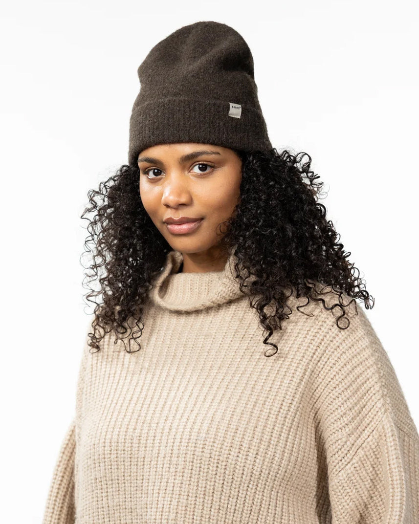 Fhearna Beanie - Dark Brown