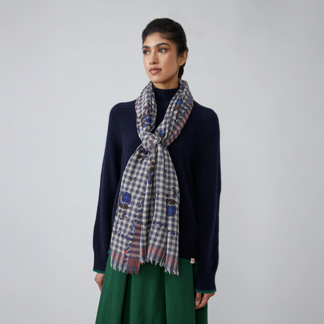 No.693 - Wool Scarf - Flowers Slate Grey