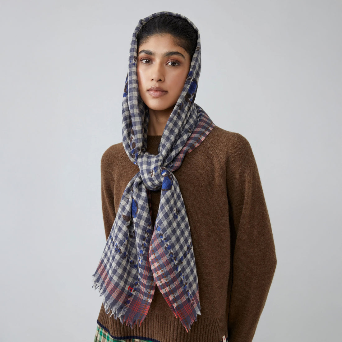 No.693 - Wool Scarf - Flowers Slate Grey