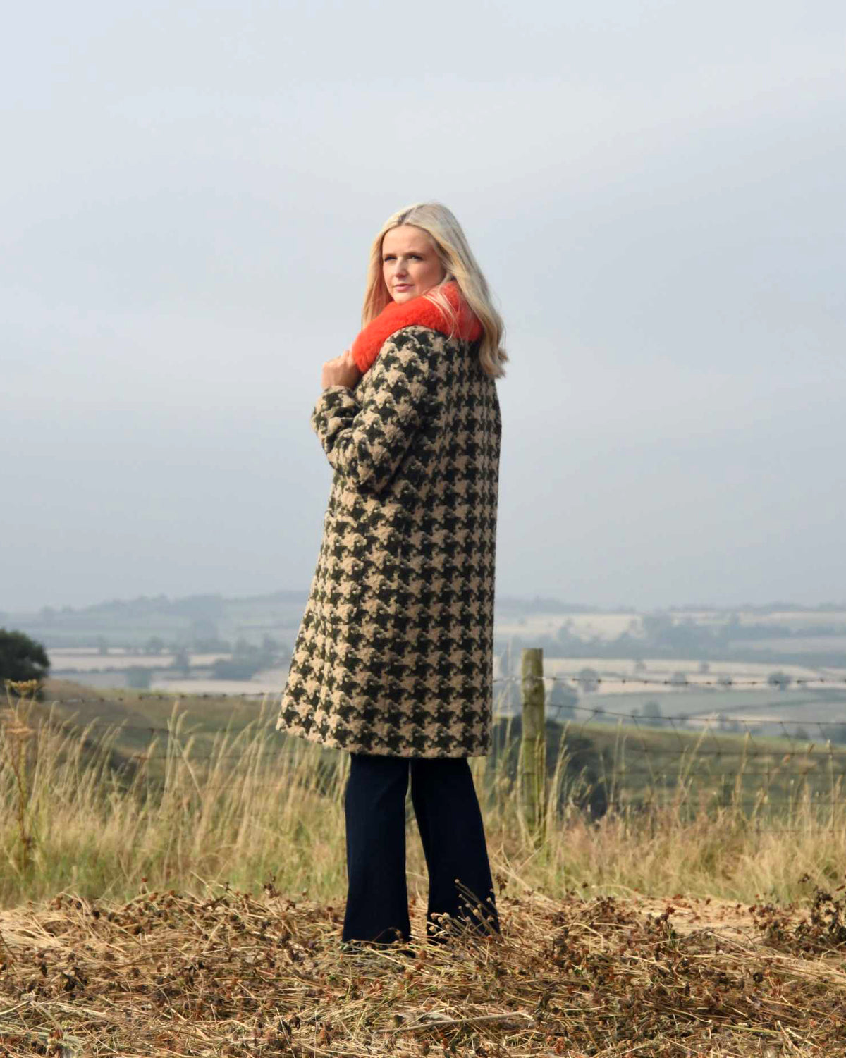 Dogtooth Coat Orange Collar - Green/Beige