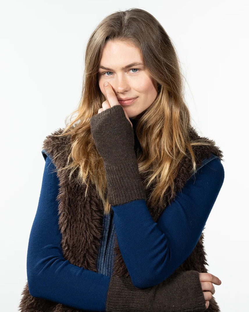 Fhearna Fingerless Gloves - Dark Brown