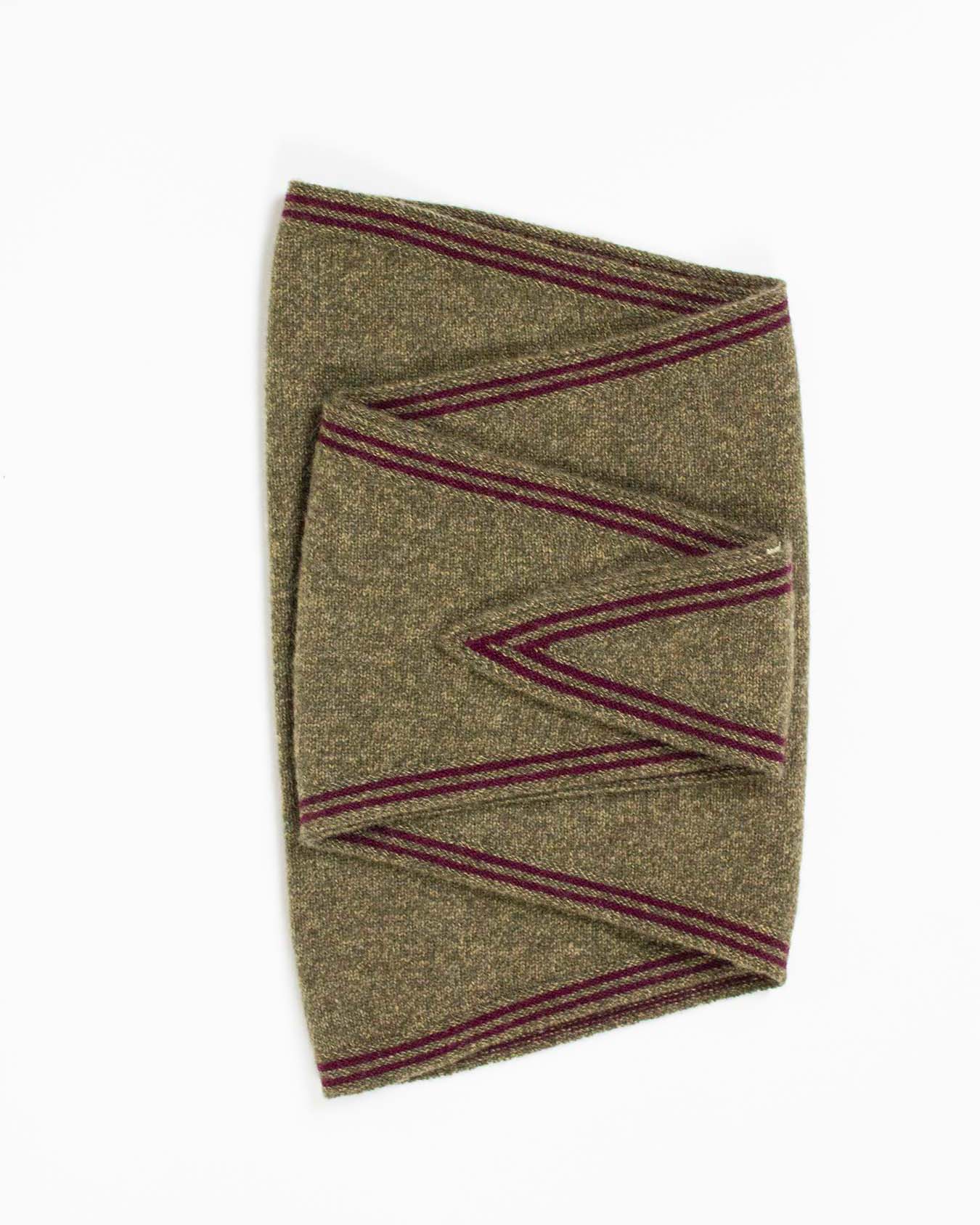 Red Tipped Triangle Scarf - Green