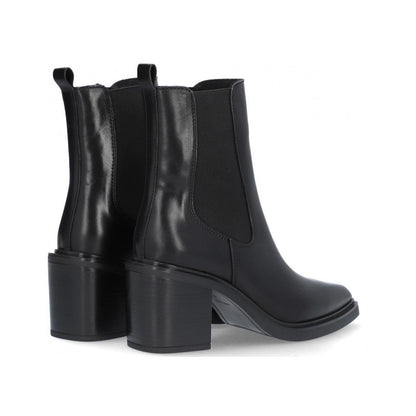 Naomi Pointed Heeled Leather Boot - Negro