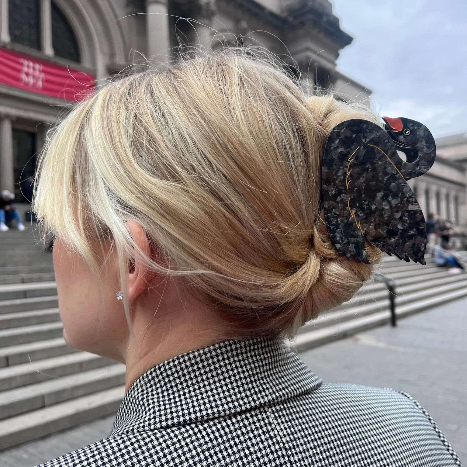 Hand-Painted Swan Bird Claw Hair Clip - Black