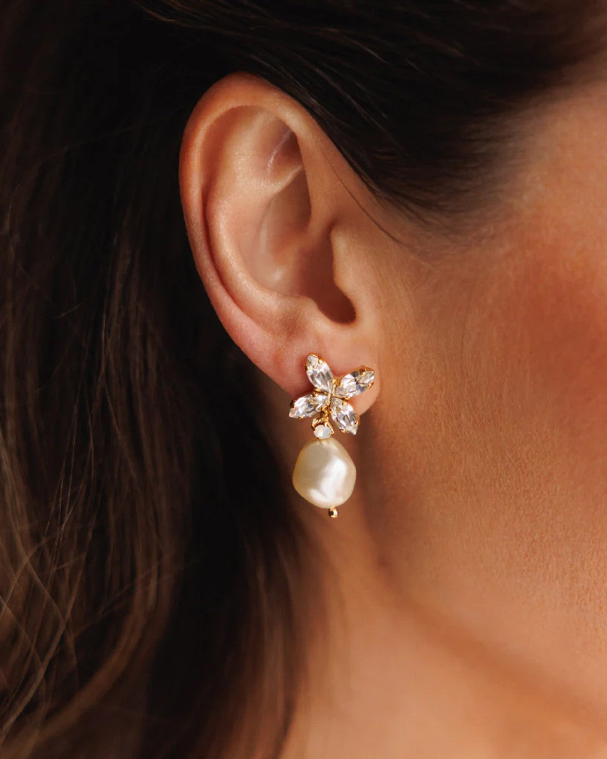 Honey Bee Earrings Gold - Pearl / Crystal