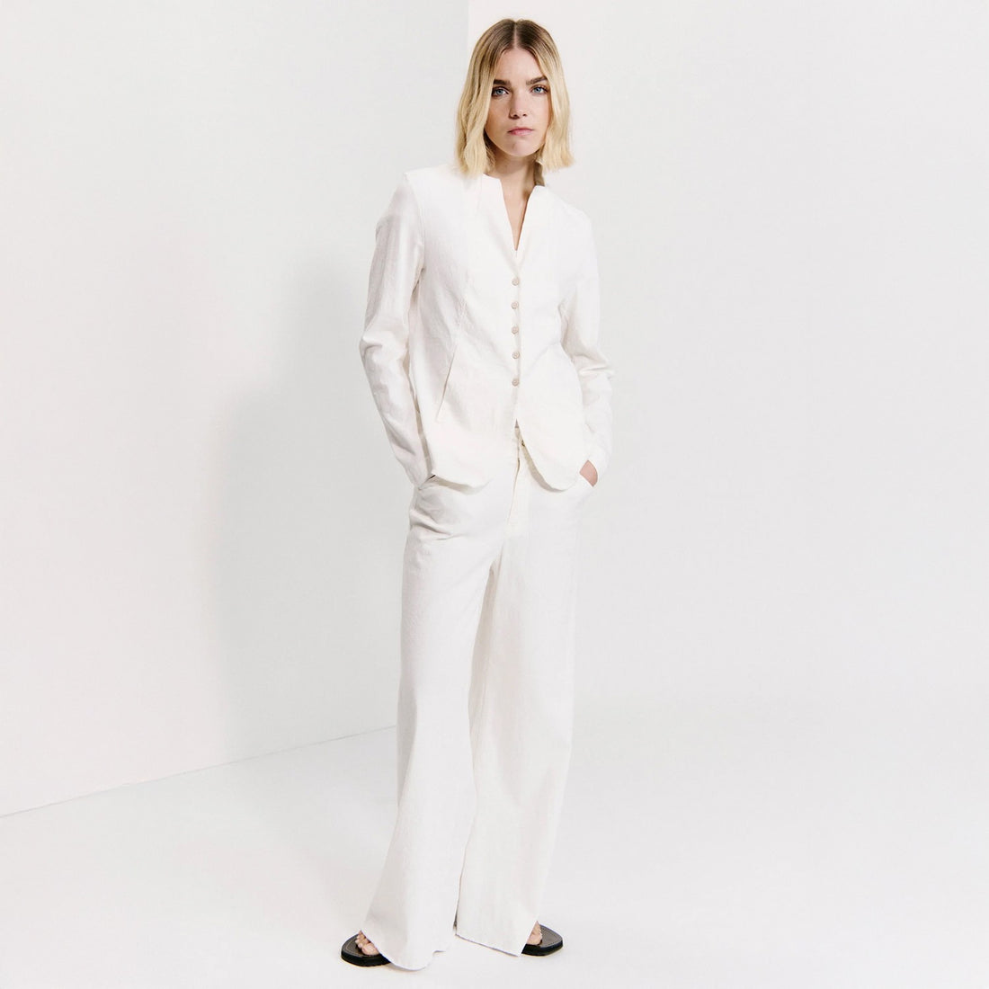 Nero Neck Blazer - White