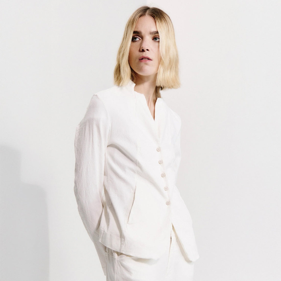 Nero Neck Blazer - White