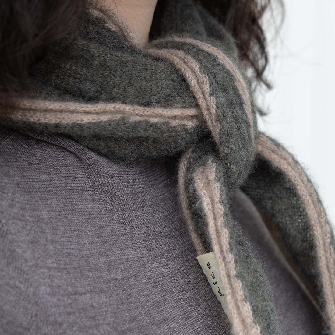 Tipped Neck Scarf - Green