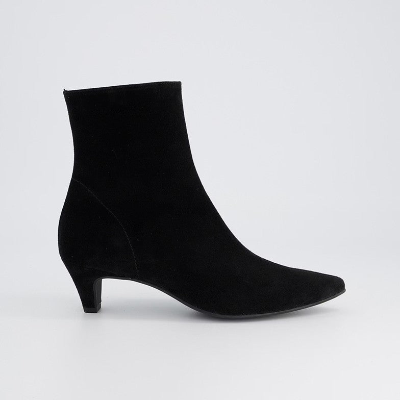 Pointed Suede Boot - Black