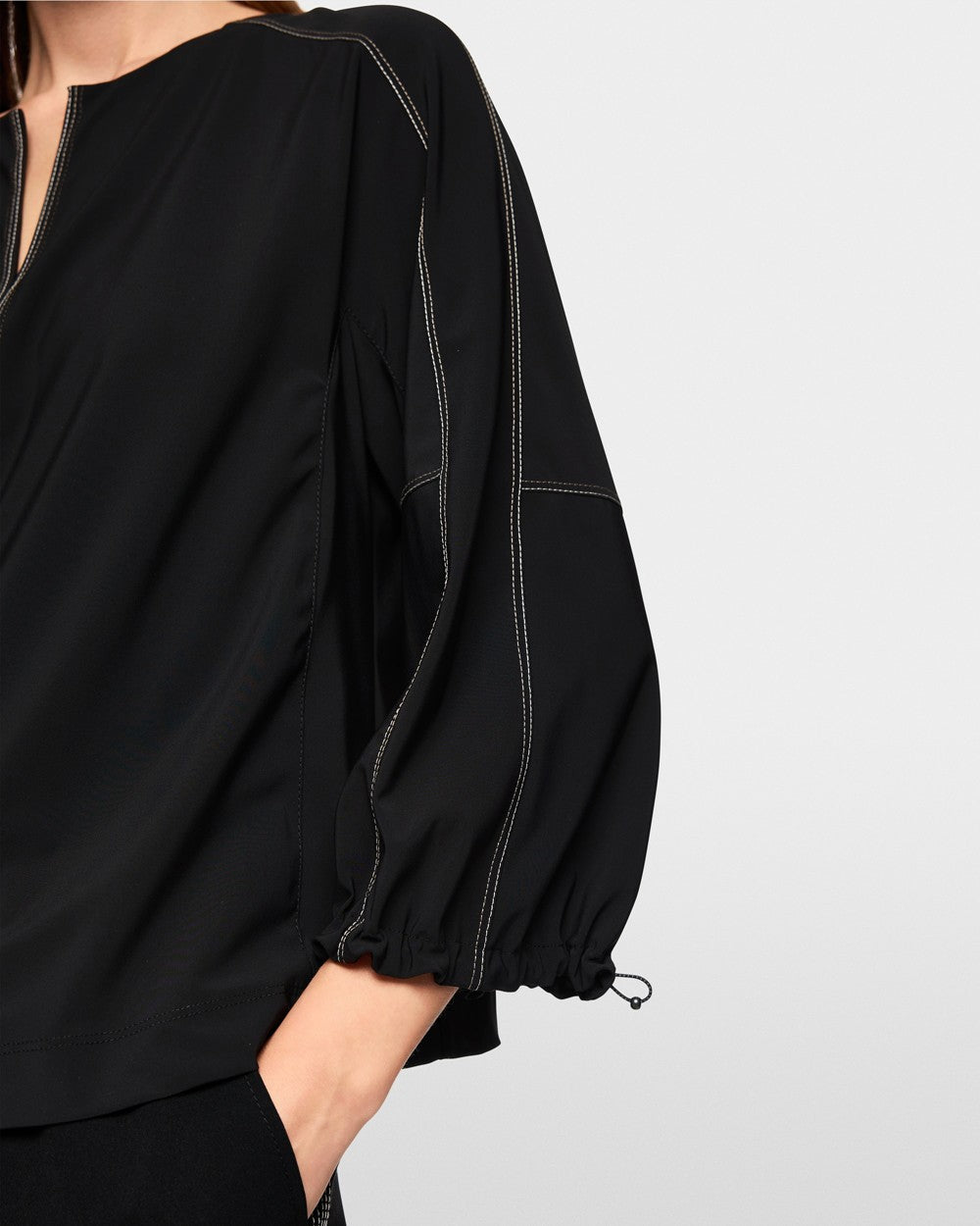 Relaxed Keyhole Top - Black